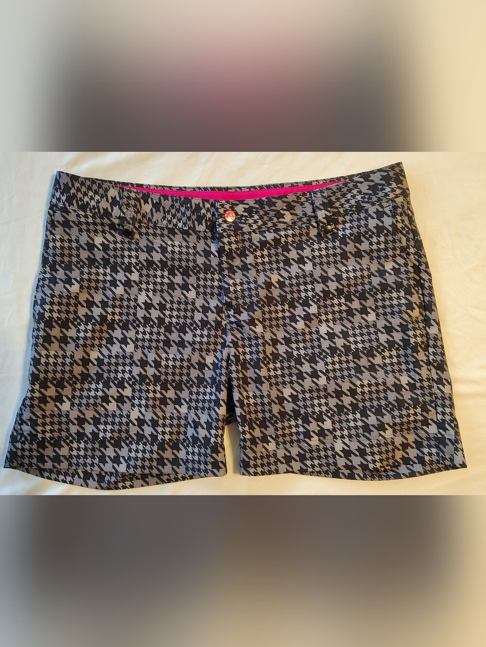 Under Armour Women's Black & Grey Geometric Pattern Gold Shorts Size 12